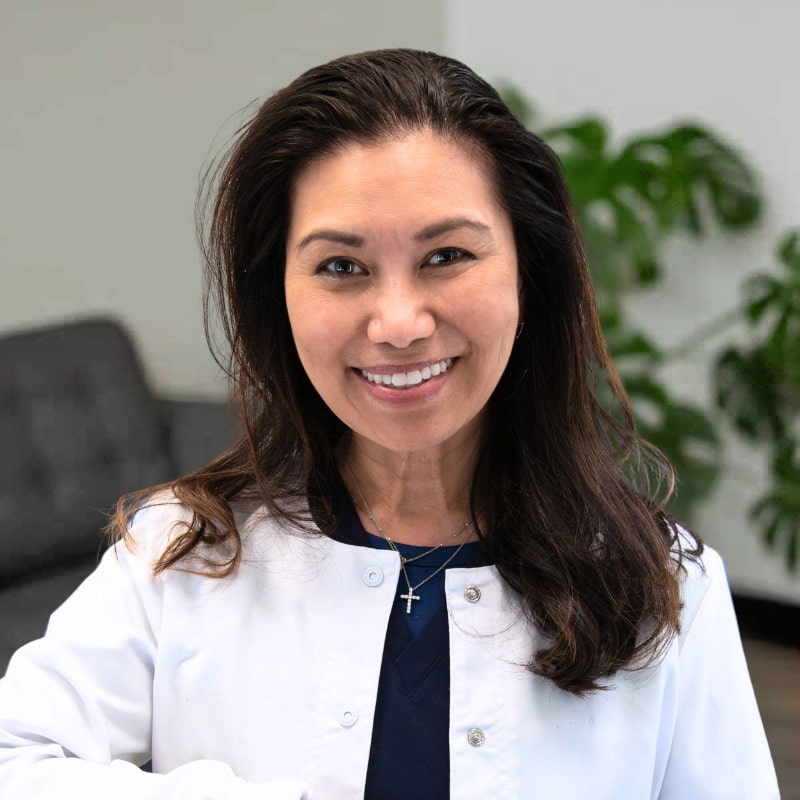 Dr-daza-modern-smiles-color Dr. Daza headshot in color